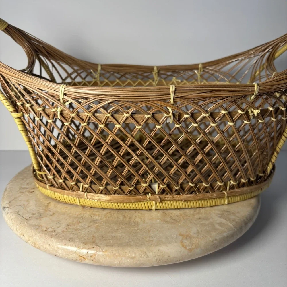 Vintage‎ Wicker Rattan Bread Basket Medium Brown Yellow Boho Lattice Weave